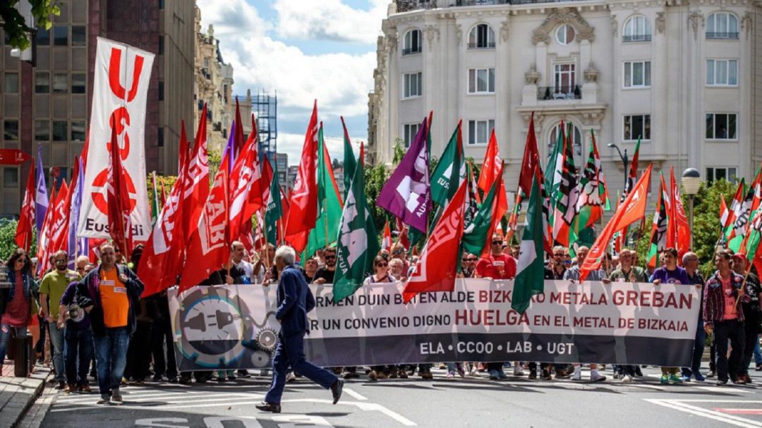 Concentración en la plaza Moyúa de Bilbao durante una jornada de huelga en el sector del metal el pasado año Concentración en la plaza Moyúa de Bilbao durante una jornada de huelga en el sector del metal el pasado año