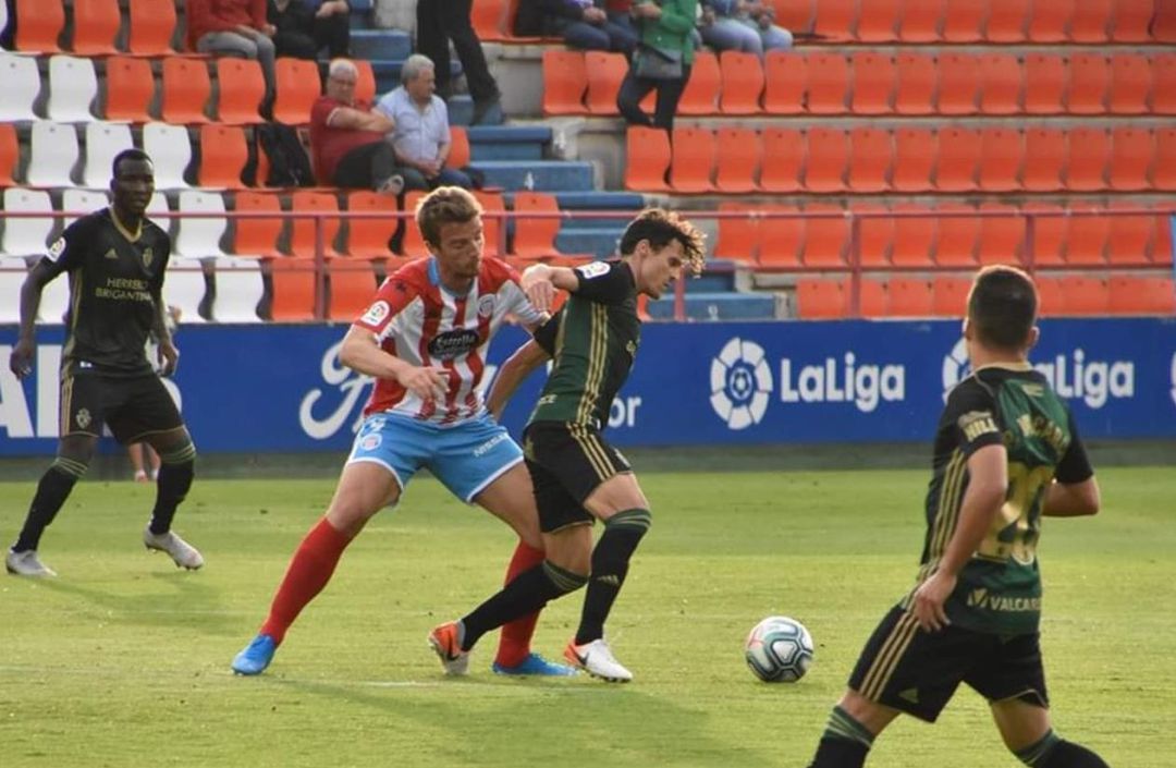 Fullana, en una de sus escasas apariciones con la Ponferradina Fullana, en una de sus escasas apariciones con la Ponferradina