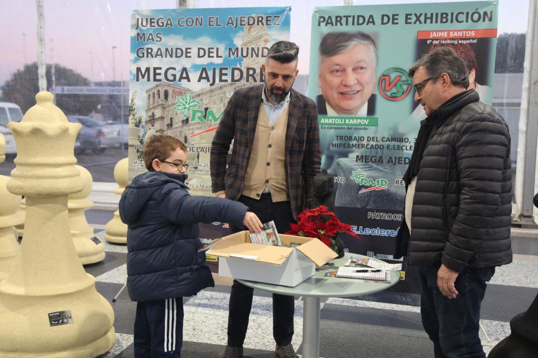 Daniel Giganto, de 7 años, jugará con Karpov y Jaime Santos Daniel Giganto, de 7 años, jugará con Karpov y Jaime Santos
