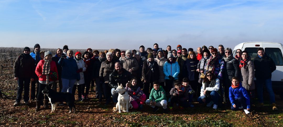 Unos sesenta vecinos de Rueda y La Seca han participado en un paseo de convivencia Unos sesenta vecinos de Rueda y La Seca han participado en un paseo de convivencia