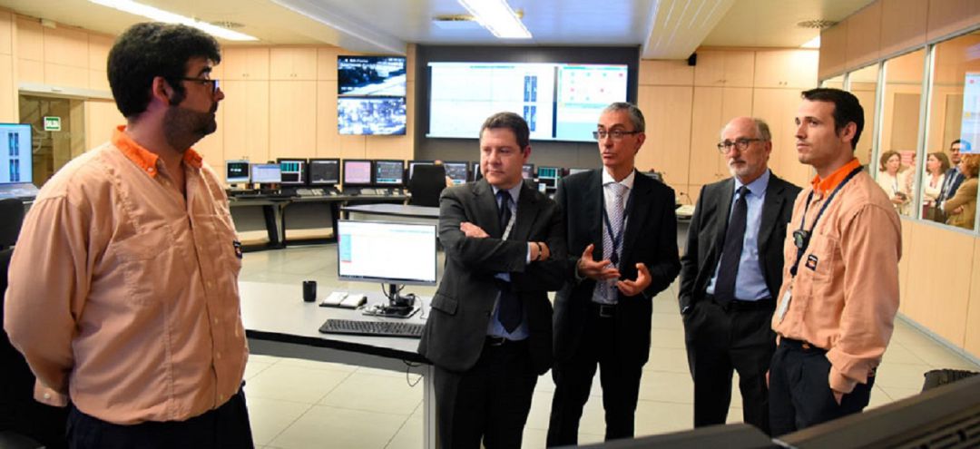 Emiliano García Page y Antoni Brufau, en las instalaciones del Complejo de Repsol Puertollano Emiliano García Page y Antoni Brufau, en las instalaciones del Complejo de Repsol Puertollano