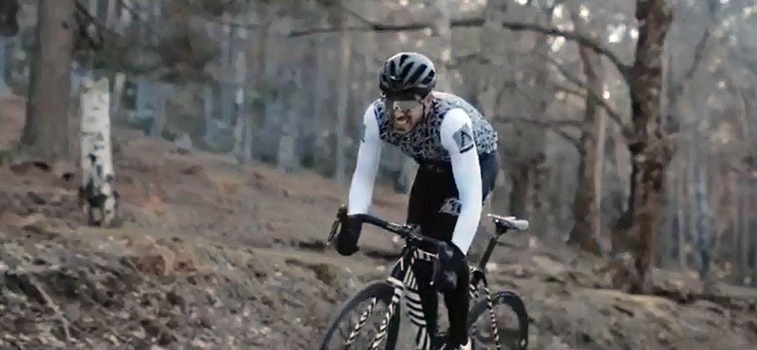 El vídeo promocional muestra al campeón pinteño probando la bicicleta que ha ayudado a diseñar El vídeo promocional muestra al campeón pinteño probando la bicicleta que ha ayudado a diseñar