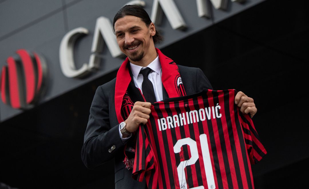 Ibrahimovic, con su nueva camiseta del AC Milan. Ibrahimovic, con su nueva camiseta del AC Milan.