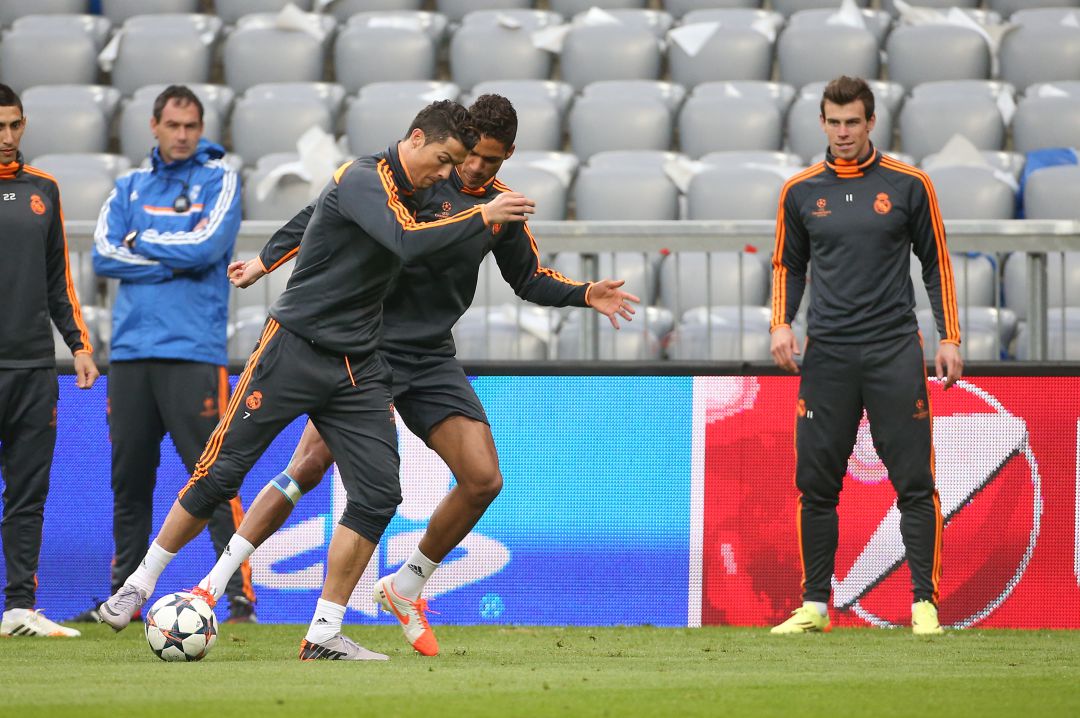 Ronaldo y Varane, en un rondo, en el año 2014 Ronaldo y Varane, en un rondo, en el año 2014