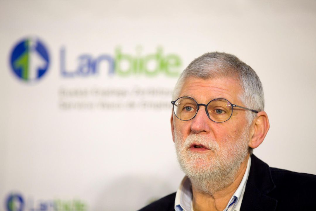El director general de Lanbide, Borja Belandia, da a conocer en rueda de prensa este viernes en Vitoria los datos sobre el desempleo registrado en el Servicio Vasco de Empleo en diciembre, el balance de 2019 e informa sobre la evolución de los contratos y afiliación a la Seguridad Social en la comunidad autónoma. El director general de Lanbide, Borja Belandia, da a conocer en rueda de prensa este viernes en Vitoria los datos sobre el desempleo registrado en el Servicio Vasco de Empleo en diciembre, el balance de 2019 e informa sobre la evolución de los contratos y afiliación a la Seguridad Social en la comunidad autónoma.