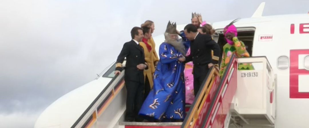 Reyes Magos a su llegada al aeropuerto Reyes Magos a su llegada al aeropuerto