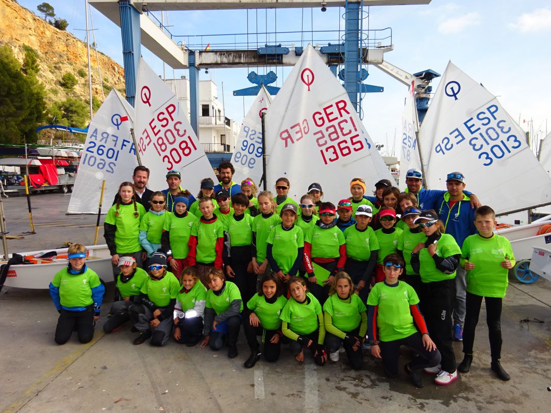 33 jóvenes regatistas participan en el clinic Ciclón Optimist Sailing 33 jóvenes regatistas participan en el clinic Ciclón Optimist Sailing
