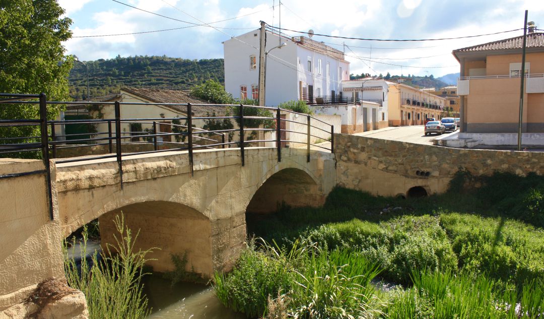 Río Ojos de Moya a su paso por Mira, Cuenca. Río Ojos de Moya a su paso por Mira, Cuenca.