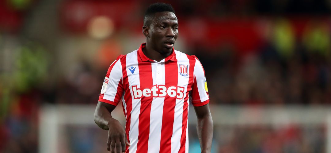 Peter Etebo ha jugado 14 partidos (11 de Championship y tres de Copa) con 'The Potters' en esta temporada. Peter Etebo ha jugado 14 partidos (11 de Championship y tres de Copa) con 'The Potters' en esta temporada.