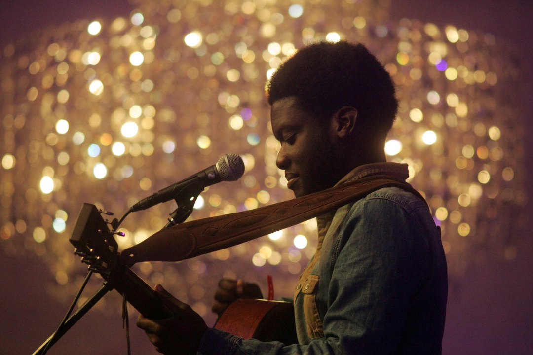 Michael Kiwanuka en los inicios de su carrera en una foto de 2011 Michael Kiwanuka en los inicios de su carrera en una foto de 2011