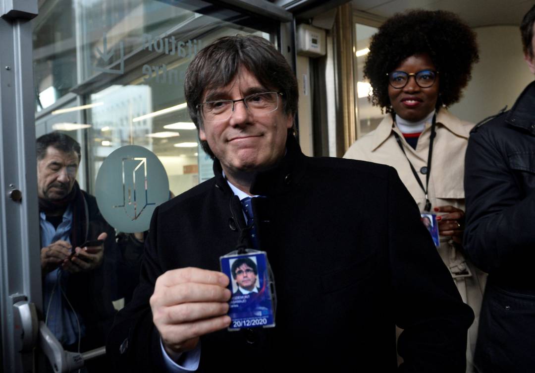 Carles Puigdemont, el día que fue a recoger su acreditación como europarlamentario Carles Puigdemont, el día que fue a recoger su acreditación como europarlamentario