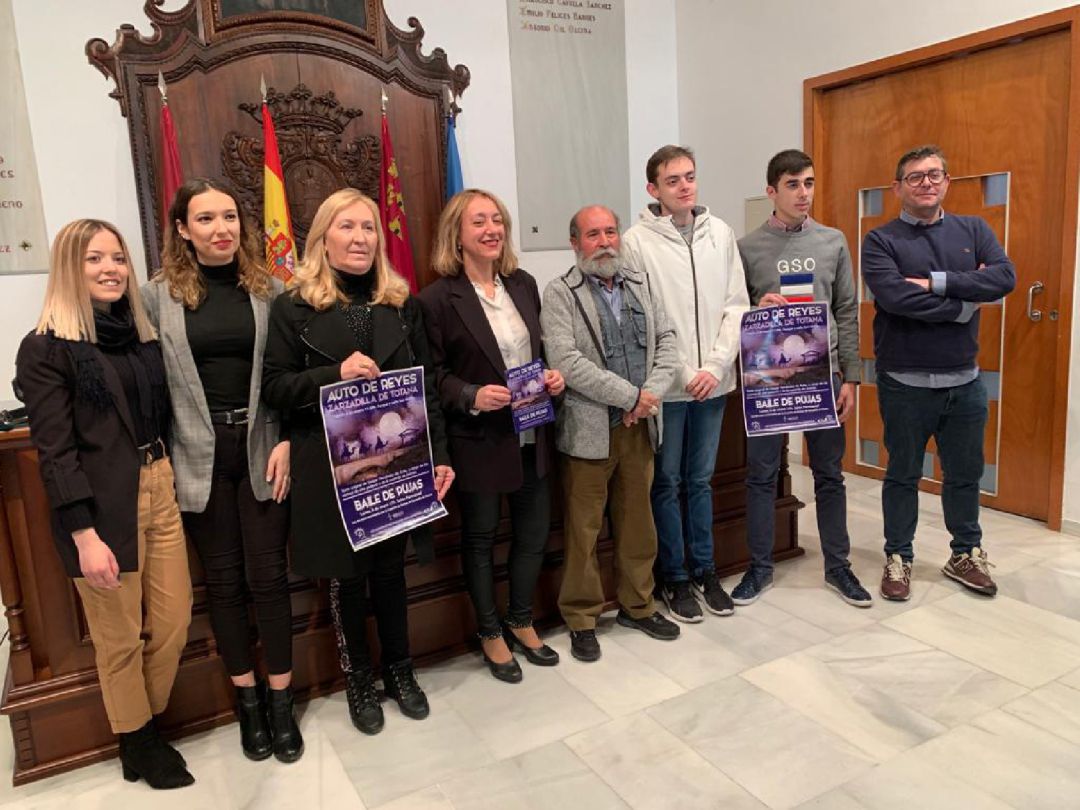 Jóvenes y mayores mantienen vivo el Auto de Reyes de Zarzadilla de Totana Jóvenes y mayores mantienen vivo el Auto de Reyes de Zarzadilla de Totana