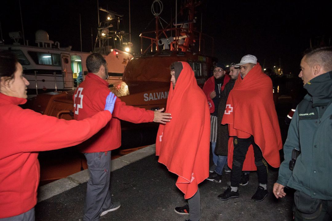 Un fallecido y un desaparecido en la llegada de tres pateras con 36 personas al Puerto de Cartagena Un fallecido y un desaparecido en la llegada de tres pateras con 36 personas al Puerto de Cartagena
