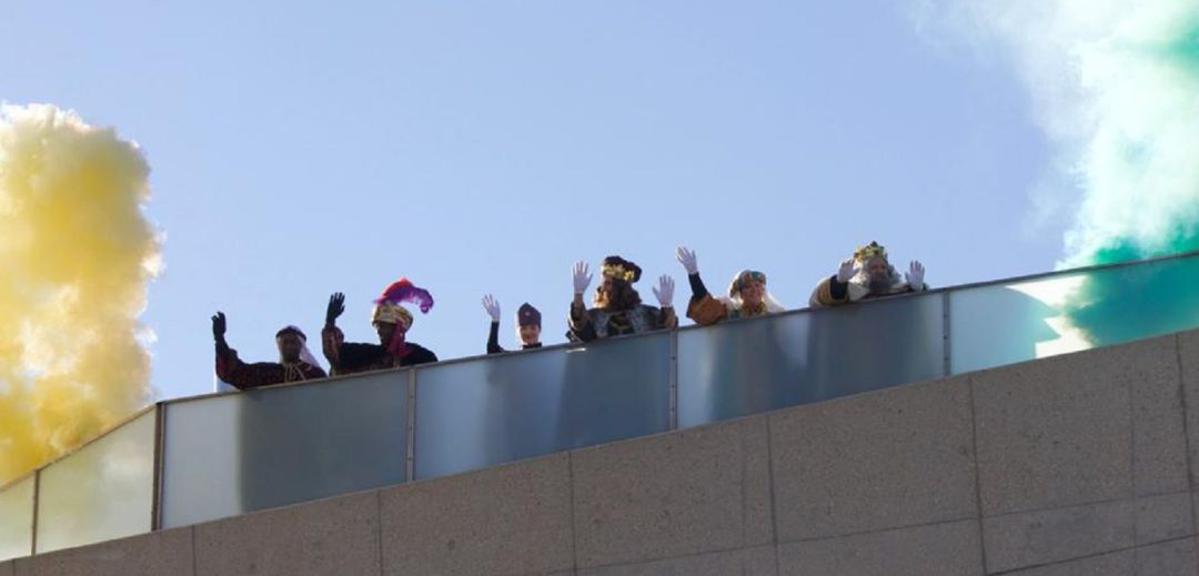 Sus Majestades los Reyes de Oriente a su llegada a Zaragoza. Sus Majestades los Reyes de Oriente a su llegada a Zaragoza.