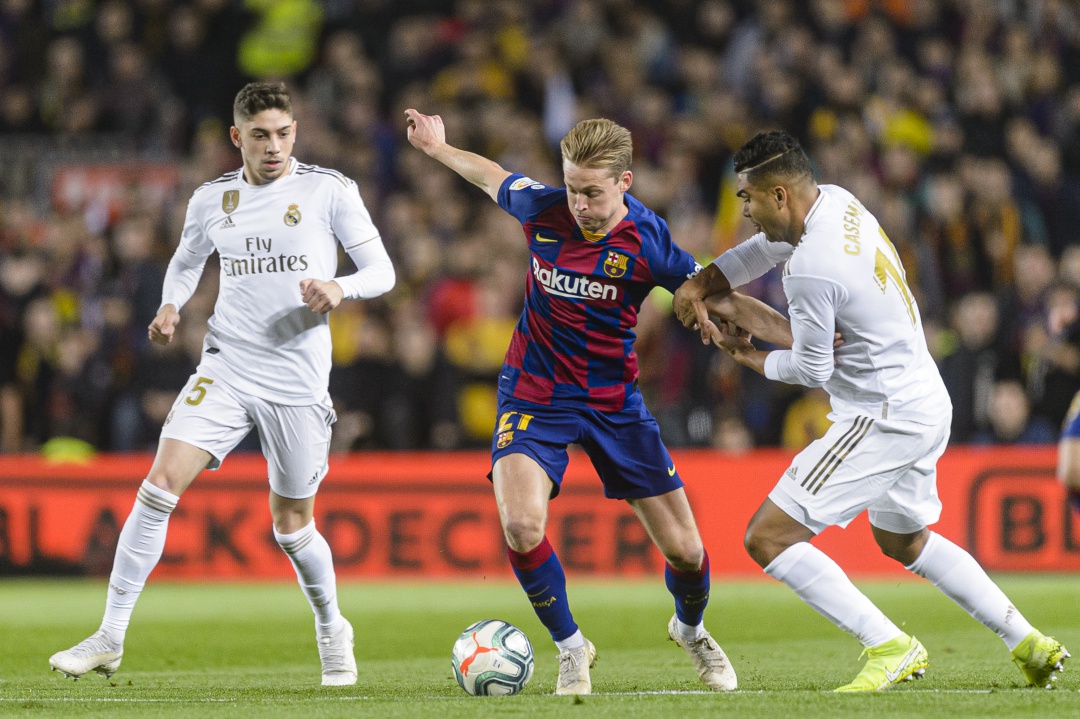 De Jong, Valverde y Casemiro durante El Clásico De Jong, Valverde y Casemiro durante El Clásico