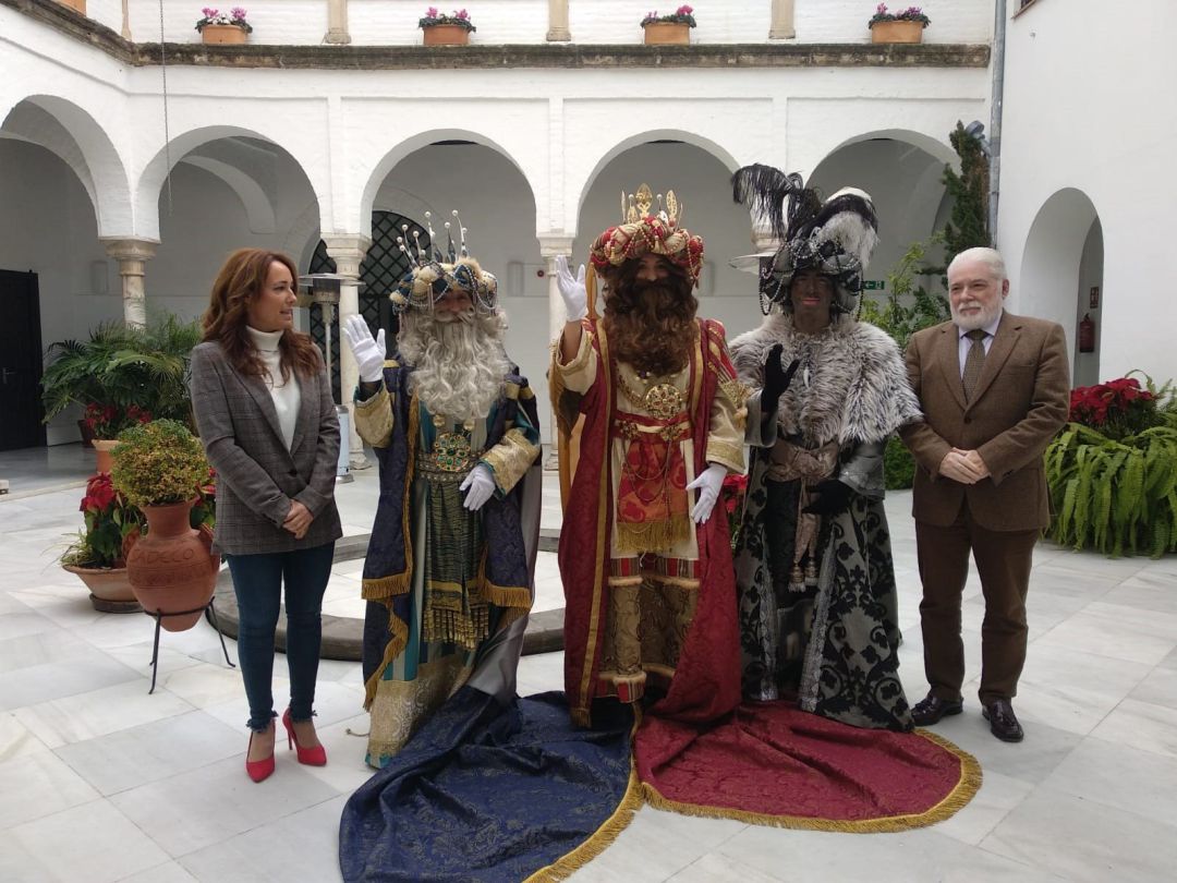 La cabalgata de Reyes repartirá esta tarde 9.000 kilos de caramelos La cabalgata de Reyes repartirá esta tarde 9.000 kilos de caramelos