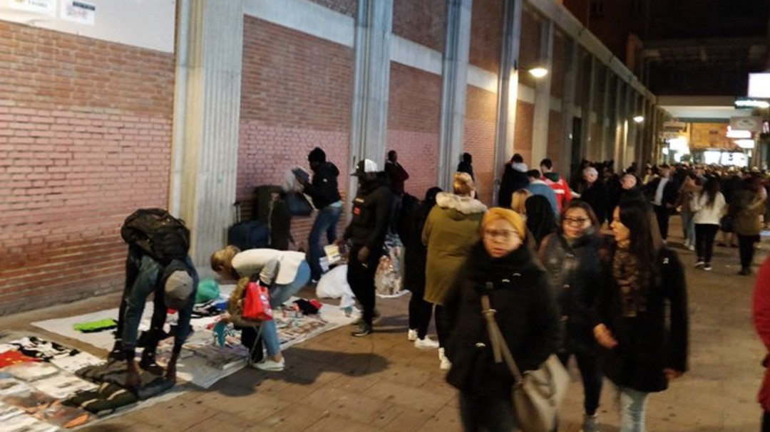 Los comerciantes denuncian la inacción del Ayuntamiento frente al top manta