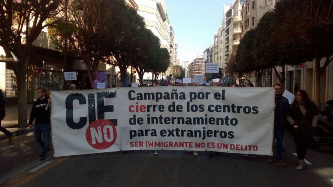 Pancarta de protesta de CIEs NO Pancarta de protesta de CIEs NO