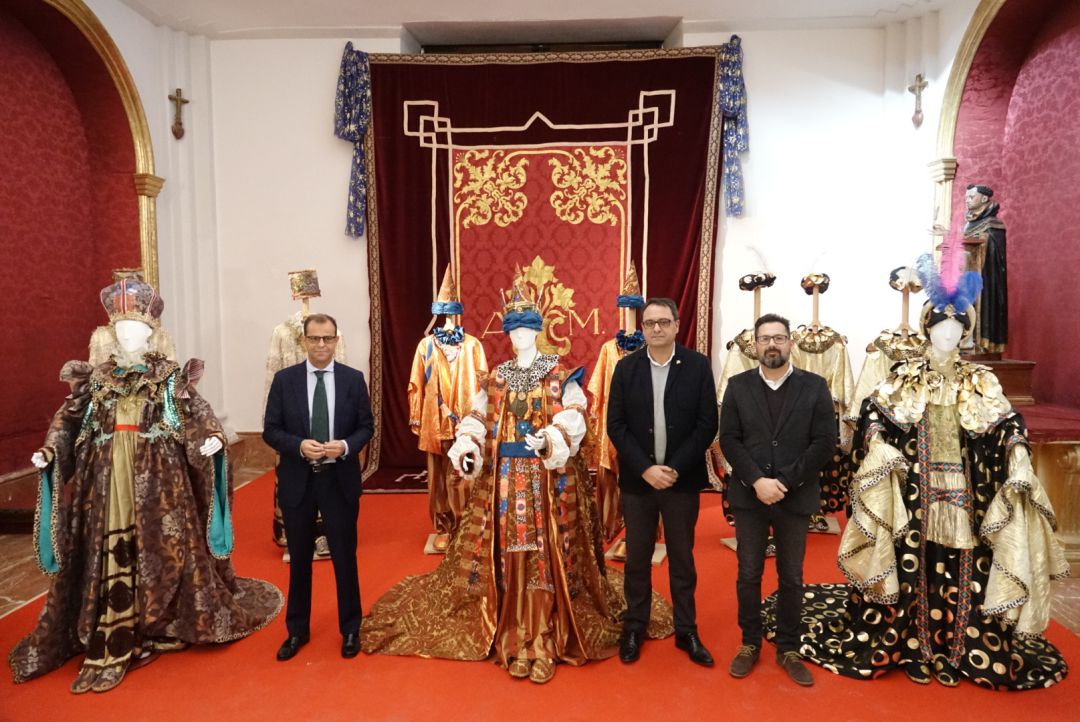 Los Reyes Magos reparten miles de caramelos este domingo en Málaga Los Reyes Magos reparten miles de caramelos este domingo en Málaga