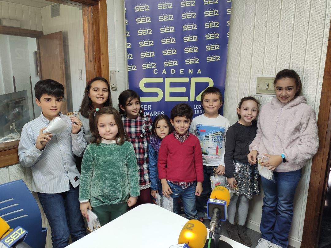 Niños y niñas en Radio Linares el día de Reyes Niños y niñas en Radio Linares el día de Reyes