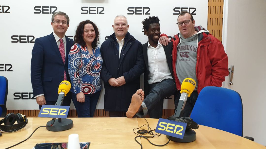 El concejal de cultura del ayuntamiento de Murcia, Jesús Pacheco y los representantes de los Reyes Magos: Vince, Pablo González Conejero y José Ignacio Sánchez El concejal de cultura del ayuntamiento de Murcia, Jesús Pacheco y los representantes de los Reyes Magos: Vince, Pablo González Conejero y José Ignacio Sánchez
