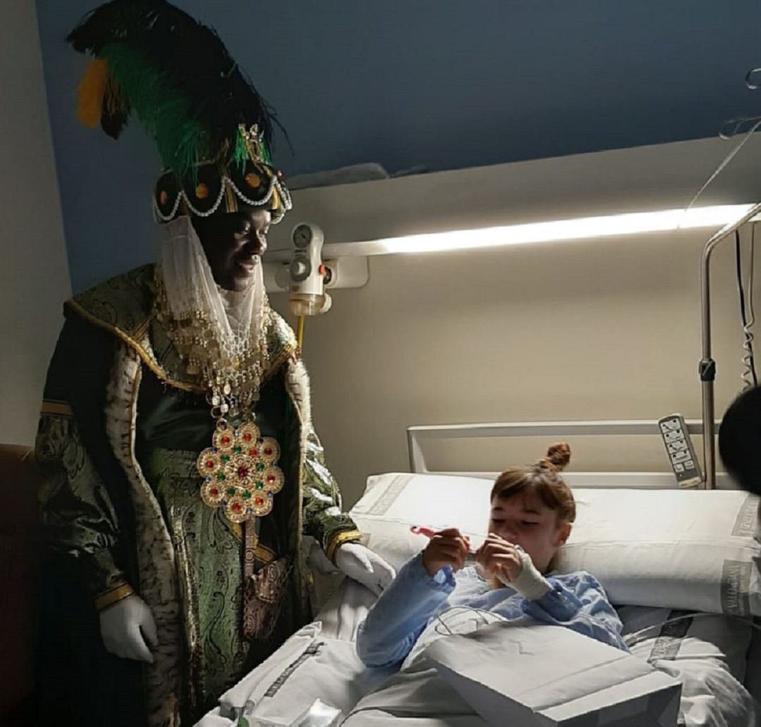 El Rey Baltasar visita a Carla en el Hospital La Fe El Rey Baltasar visita a Carla en el Hospital La Fe