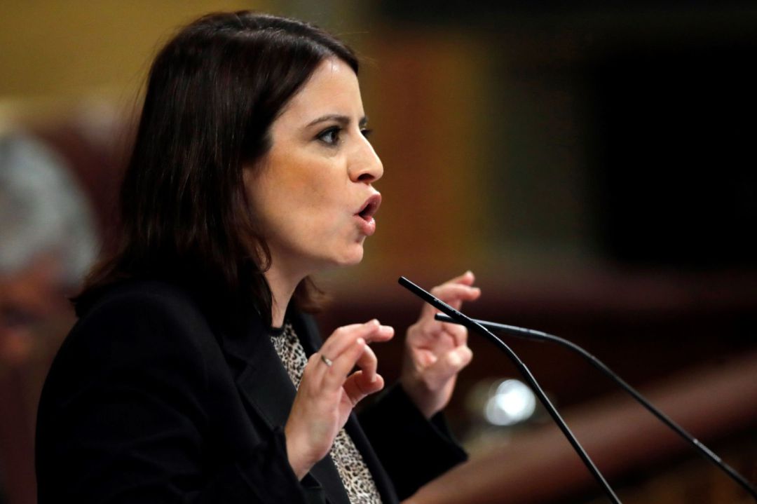 La portavoz parlamentaria del PSOE, Adriana Lastra, durante su intervención en la segunda jornada del debate de investidura de Pedro Sánchez como presidente del Gobierno este domingo en el Congreso de los Diputados. Adriana Lastra ha anunciado medidas legales contra la presión que están sufriendo los diputados en las últimas horas La portavoz parlamentaria del PSOE, Adriana Lastra, durante su intervención en la segunda jornada del debate de investidura de Pedro Sánchez como presidente del Gobierno este domingo en el Congreso de los Diputados. Adriana Lastra ha anunciado medidas legales contra la presión que están sufriendo los diputados en las últimas horas