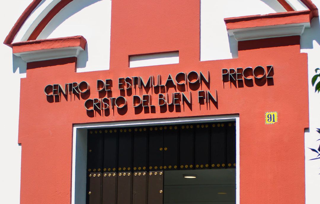 Acceso al Centro de Estimulación Precoz Cristo del Buen Fin, premiado ahora por la Soledad de Castilleja de la Cuesta Acceso al Centro de Estimulación Precoz Cristo del Buen Fin, premiado ahora por la Soledad de Castilleja de la Cuesta