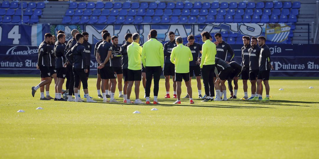 La plantilla del Málaga, durante un entrenamiento del primer equipo La plantilla del Málaga, durante un entrenamiento del primer equipo