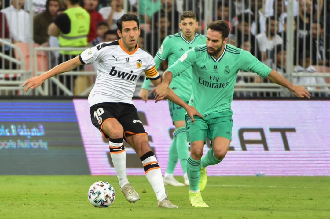 Dani Carvajal disputa un balón con Dani Parejo. Dani Carvajal disputa un balón con Dani Parejo.