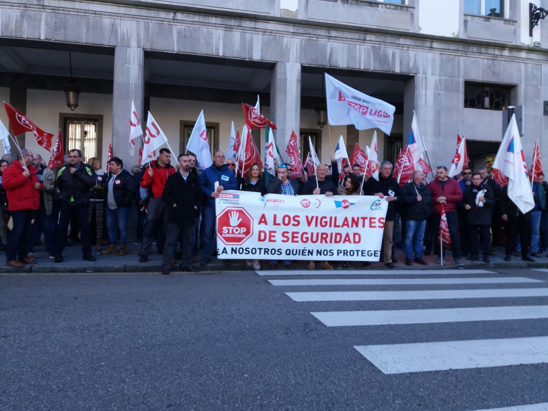Los vigilantes de seguridad piden más medios evitar agresiones y que se reconozca la figura de agente de autoridad Los vigilantes de seguridad piden más medios evitar agresiones y que se reconozca la figura de agente de autoridad