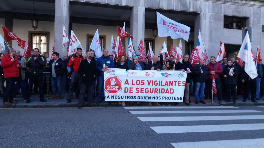 Los vigilantes de seguridad piden acabar con su desprotección jurídica ante agresiones