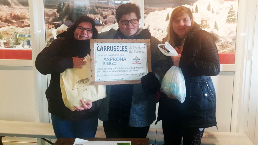 El Palacio de Canedo entrega a Asprona los 2.000 euros de recaudación de los carruseles