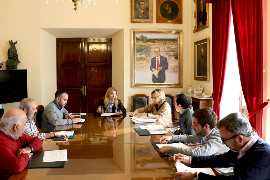 Reunión en la sala de Juntas del Ayuntamiento de Castelló Reunión en la sala de Juntas del Ayuntamiento de Castelló
