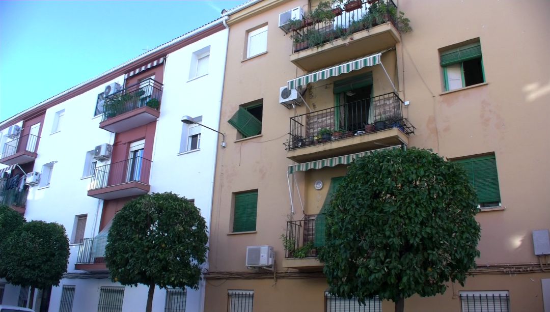 Tres personas afectadas por inhalación de humo en el incendio de un piso en la calle Argimiro Rodríguez Tres personas afectadas por inhalación de humo en el incendio de un piso en la calle Argimiro Rodríguez