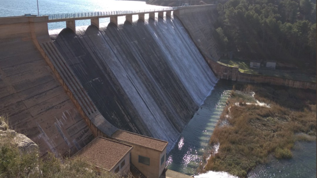 El embalse de Peñarroya comienza a desembalsar