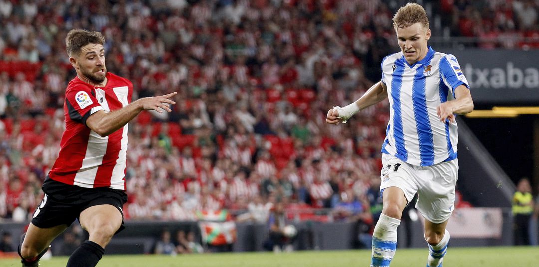 Odegaard y Yeray Álvarez durante el derbi de San Mamés Odegaard y Yeray Álvarez durante el derbi de San Mamés
