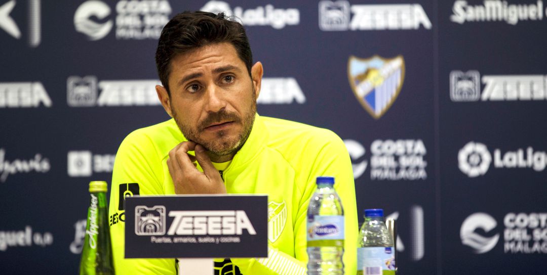 Víctor Sánchez del Amo, durante una rueda de prensa del Málaga Víctor Sánchez del Amo, durante una rueda de prensa del Málaga