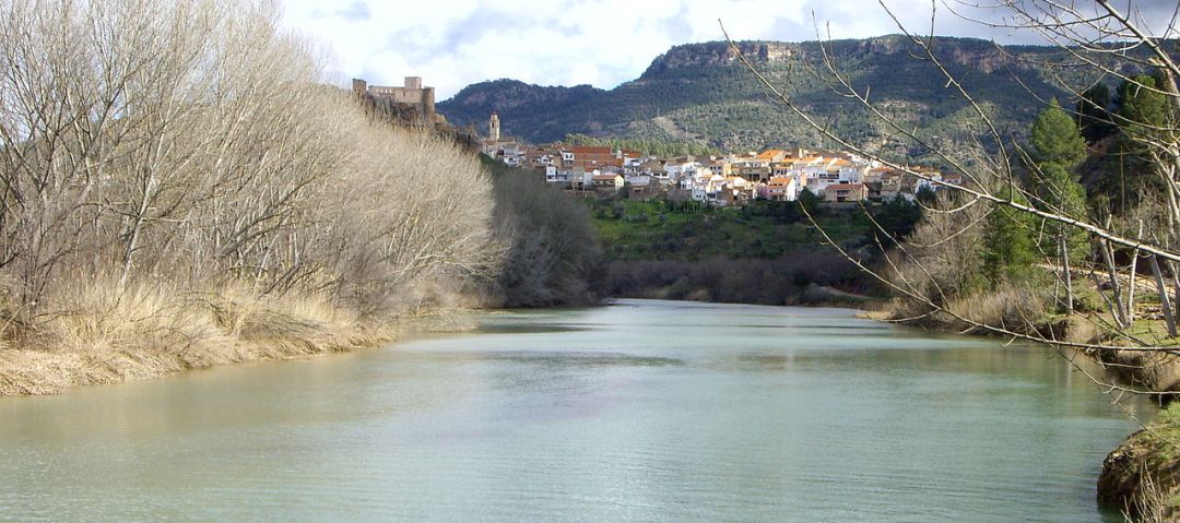 El Río Cabriel a su paso por Cofrentes El Río Cabriel a su paso por Cofrentes