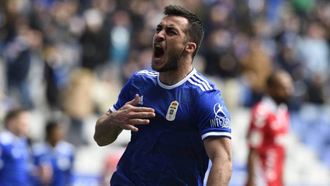 Joselu celebra un gol con la camiseta del Oviedo Joselu celebra un gol con la camiseta del Oviedo