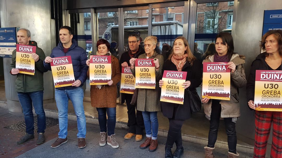 Los sindicatos nacionalistas registran la huelga del 30-E porque "sobran los motivos para pasar a la ofensiva" Los sindicatos nacionalistas registran la huelga del 30-E porque "sobran los motivos para pasar a la ofensiva"