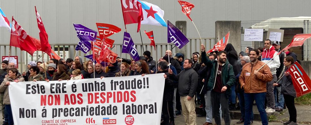 Trabajadores de la piscifastoría se han concentrado por su situación laboral Trabajadores de la piscifastoría se han concentrado por su situación laboral