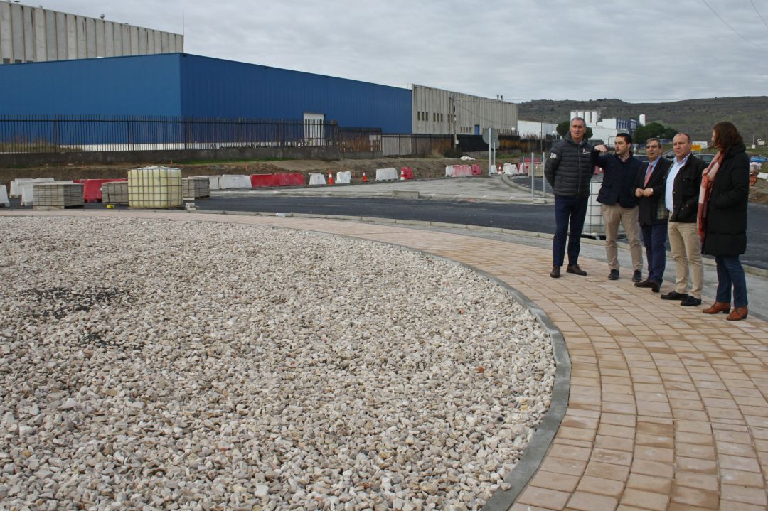 Visita a la nueva infraestructura llevada a cabo por la Junta Visita a la nueva infraestructura llevada a cabo por la Junta