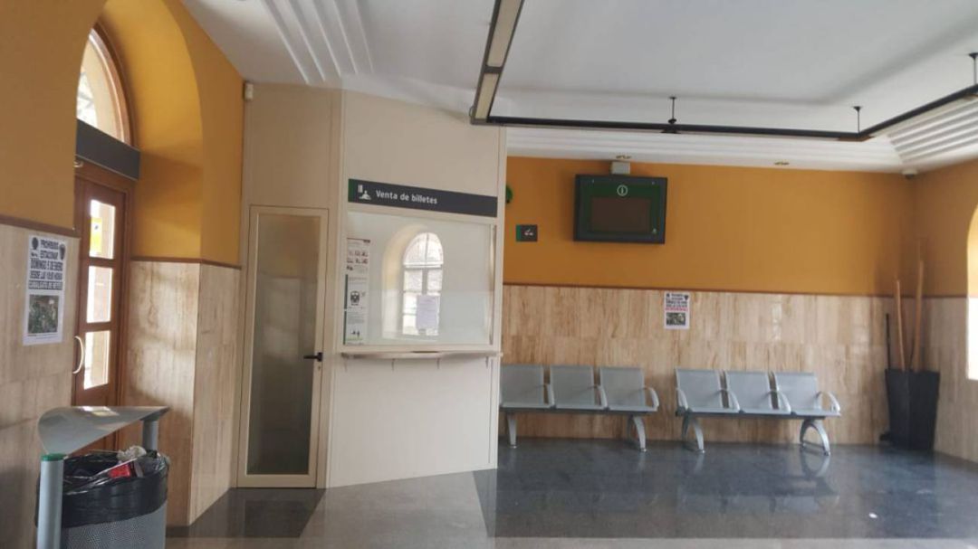 Taquilla de venta de billetes de Renfe Taquilla de venta de billetes de Renfe