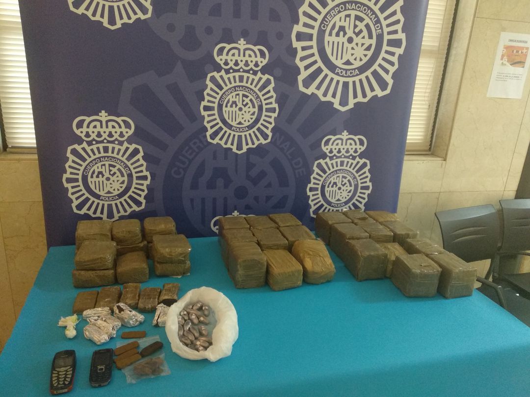 Material incautado en la denominada Operación Coyote contra el menudeo de droga en Aranda Material incautado en la denominada Operación Coyote contra el menudeo de droga en Aranda