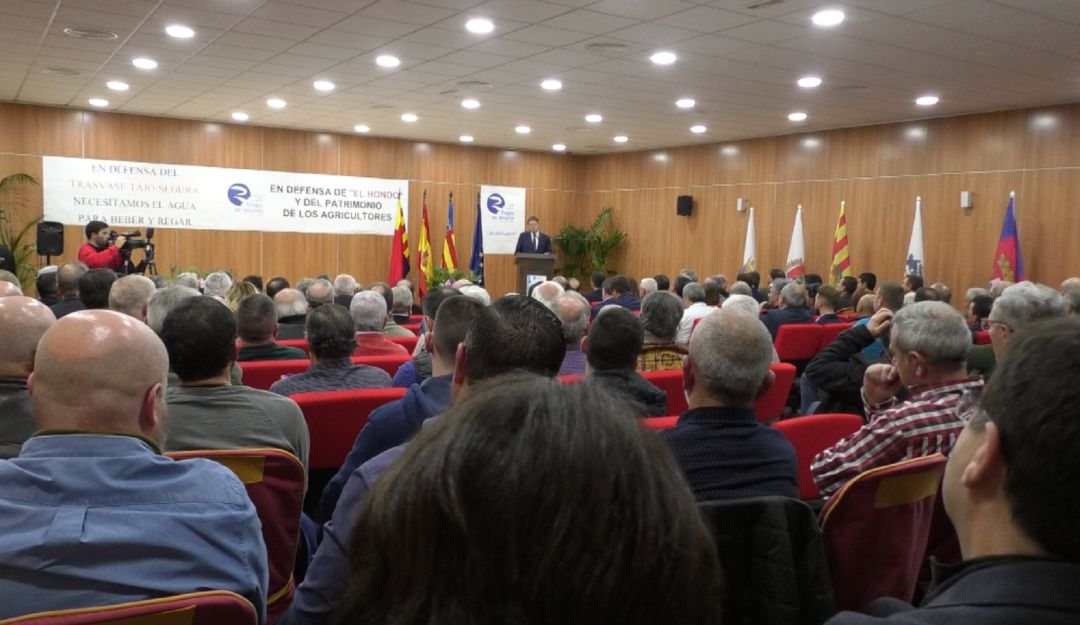 Frente común en defensa de los regantes Frente común en defensa de los regantes