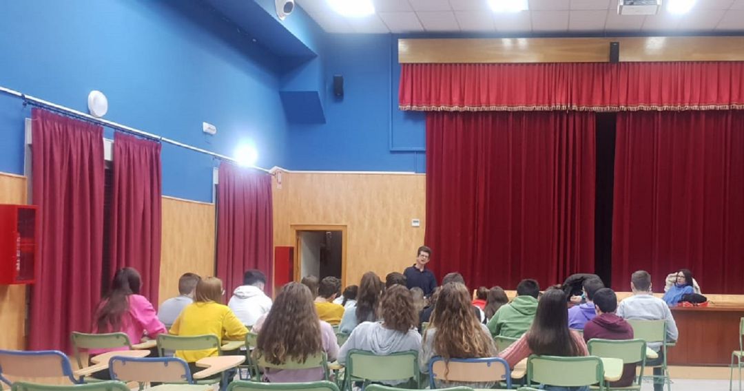 Momento del taller en el que Manuel Lara explica su experiencia personal Momento del taller en el que Manuel Lara explica su experiencia personal