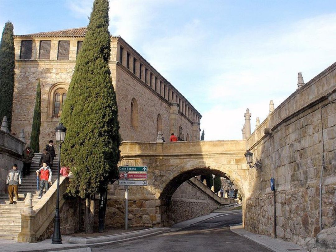 Puente del soto, en la calle Arroyo de Santo domingo de Salamanca Puente del soto, en la calle Arroyo de Santo domingo de Salamanca