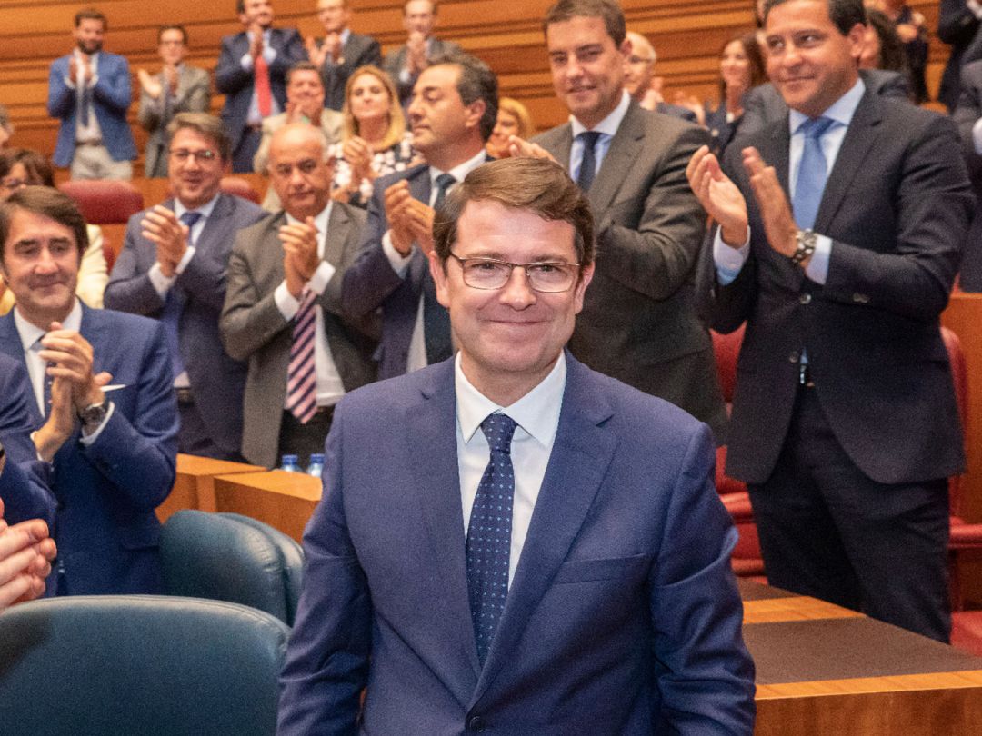 Alfonso Fernández Mañueco tras ser elegido presidente de la Junta de Castilla y León Alfonso Fernández Mañueco tras ser elegido presidente de la Junta de Castilla y León