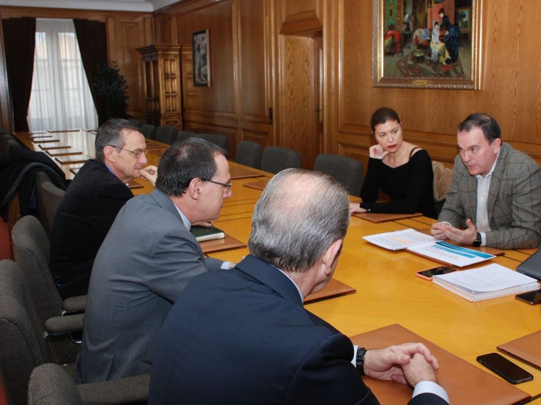 Momento de la reunión entre Diputación, Junta, Subdelegación, Caja Rural y Zamora 10 Momento de la reunión entre Diputación, Junta, Subdelegación, Caja Rural y Zamora 10